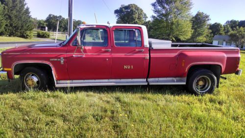 1987 chevy dually in excellent cond r30 custom deluxe / scottsdale / silverado