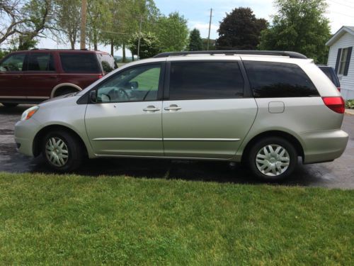 2004 toyota sienna le mini passenger van 5-door 3.3l