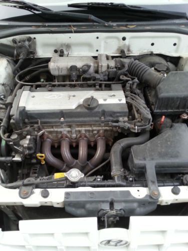 2001 Hyundai Accent GL Sedan 4-Door 1.6L, image 3