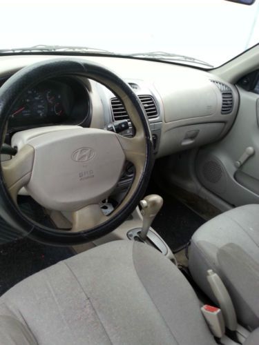 2001 Hyundai Accent GL Sedan 4-Door 1.6L, image 4