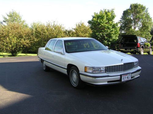 1995 cadillac deville base sedan 4-door 4.9l      28836 miles