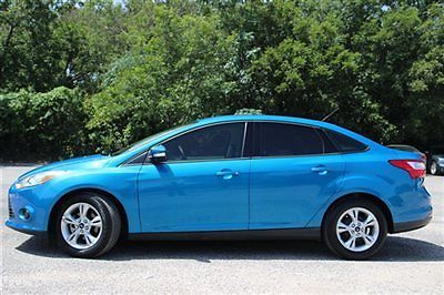 Ford focus 4dr sedan se low miles manual gasoline 2.0l 4 cyl performance blue