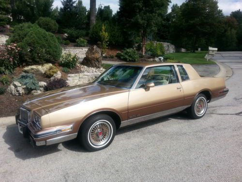 1985 pontiac grand prix le 7287 original miles, showroom condition