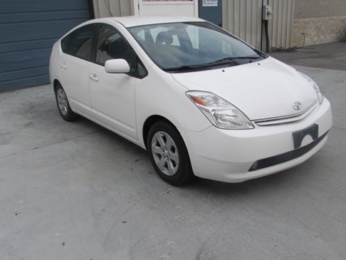 2005 toyota prius hybrid  low miles 05