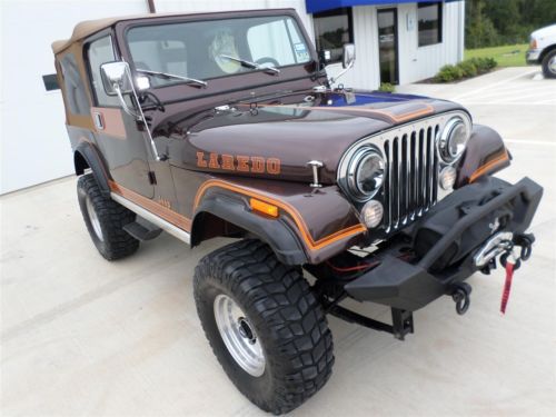 Cj-7 laredo: rebuilt engine, 4x4, lift, tires, stereo, winch, leds, new paint !!