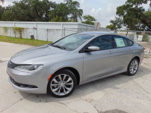 Billet silver metallic *brand new 2015* chrysler 200 &#034;s&#034;  9-speed automatic