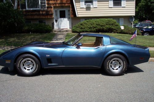 1980 chevrolet corvette base coupe 2-door 5.7l