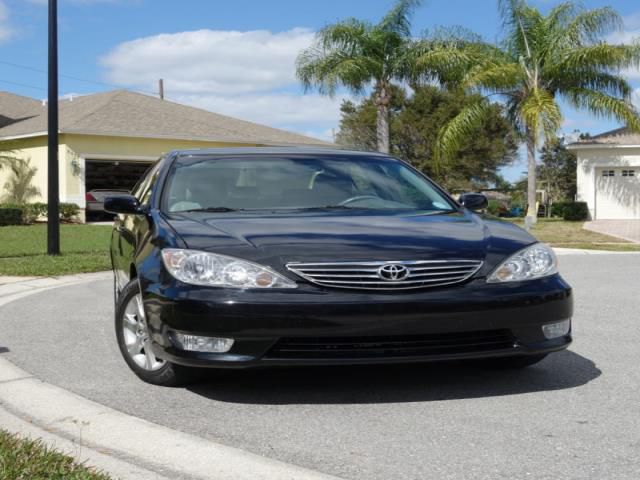 Toyota camry xle sedan 4-door