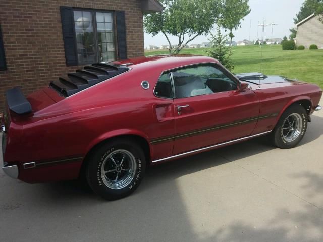 Ford mustang mach 1