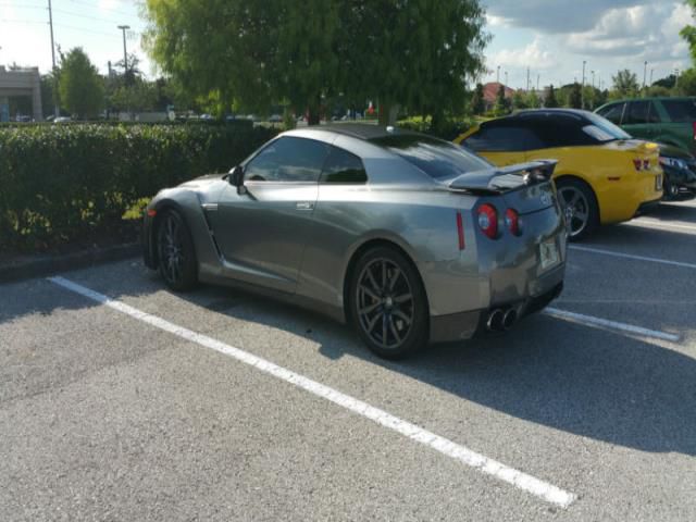 Nissan gt-r premium coupe 2-door