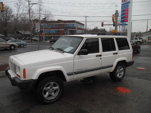 Jeep cherokee sport great in and out! 4x4 no reserve! auto! great!!