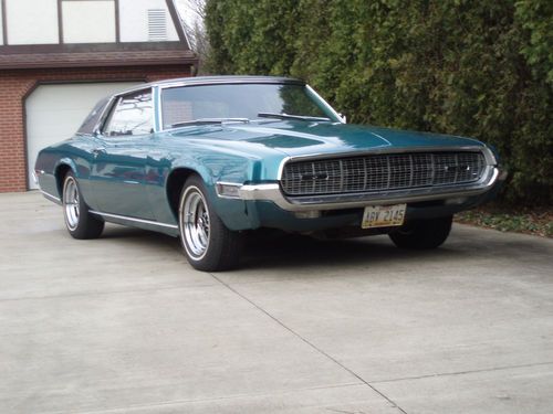 Beautiful 1968 ford thunderbird