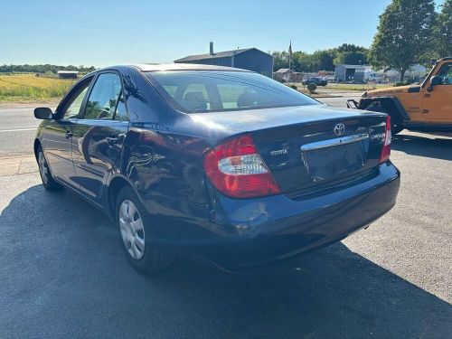 2004 toyota camry le 4dr sedan