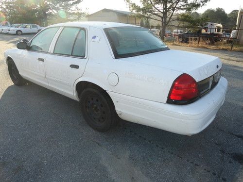 2003 white ford crown victoria 4 door sedan one owner