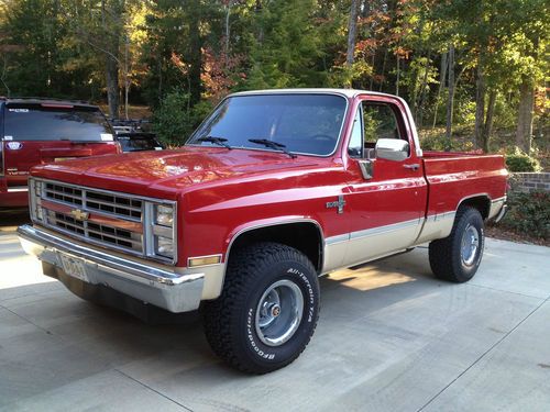 Chevy silverado shortbed 1500 4x4 fuel injected 454 big block fully restored
