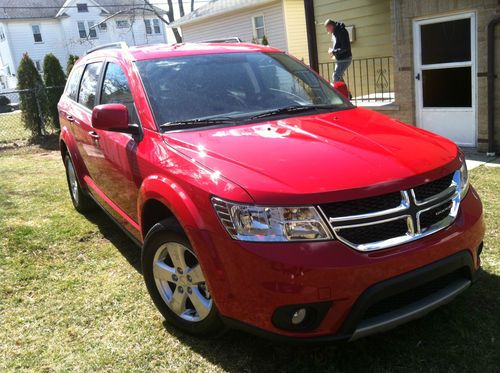 2012 dodge journey sxt  brand new car  only 40!! miles no reserve  must go !!