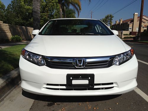 2012 honda civic lx, 39mpg, mint condition, automatic, 4 door sedan, white