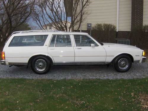 1985 chevrolet caprice classic wagon 4-door 5.0l