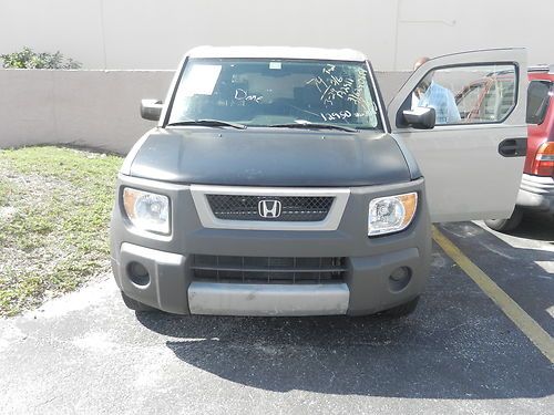 2005 honda element, great for export mint interior.