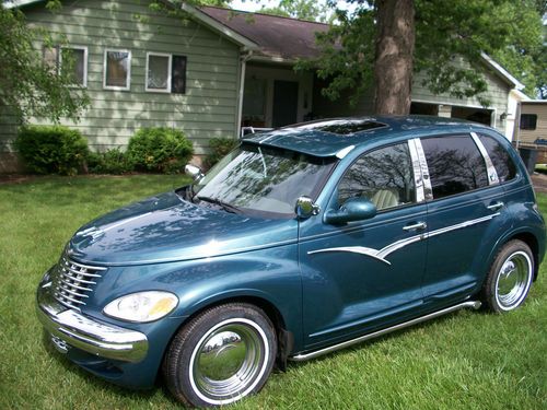 Customized back to the 50's style, dark teal with lots of chrome (side pipes)