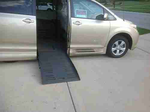 BraunAbility 2012 Toyota Sienna, US $44,900.00, image 2