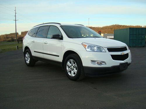 2012 chevrolet traverse ls 8 passenger 13k mi sport utility 4-door 3.6l ohio