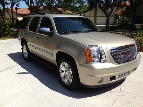 2011 gmc yukon slt sport utility 4-door 5.3l 13k miles like new