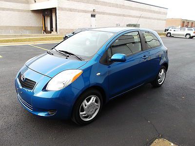 2007 yaris hatchback power locks power windows 5 speed manual 39 mpgs!!