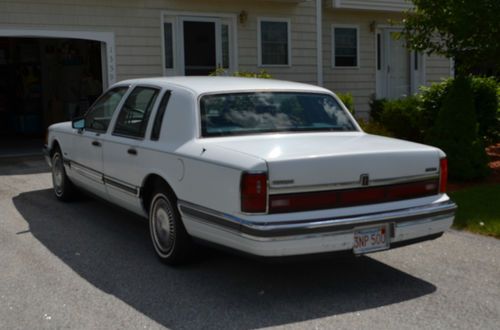 1990 Lincoln Town Car Base Sedan 4-Door 5.0L, image 3