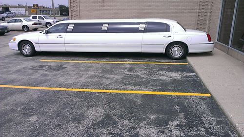1999 lincoln town car 120" stretch limo **low miles** 10 passanger limousine