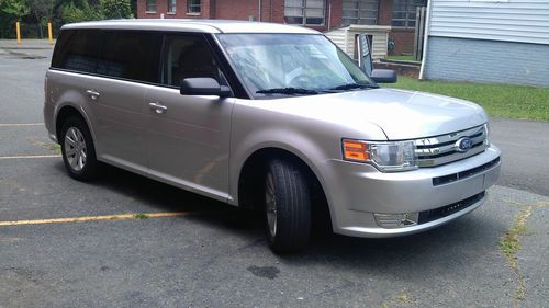 2011 ford flex se 13k miles only.