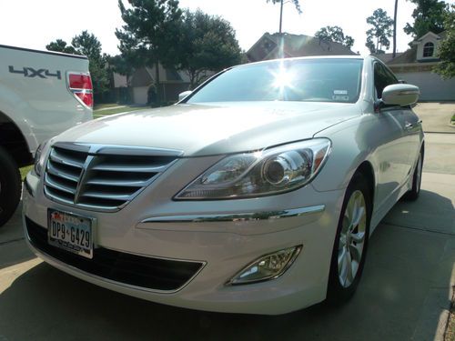 2012 Hyundai Genesis 3.8 Sedan, image 3