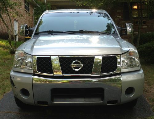 2004 nissan titan se 5.6l v8 crew cab with leer camper top