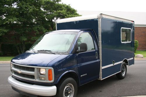 2001 chevrolet express 3500, 6.5 turbo diesel, 31000 miles, aluminum box, rare