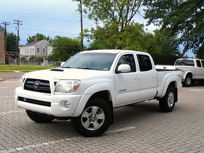 Crew cab long bed v6 trd sport sr5 very sharp