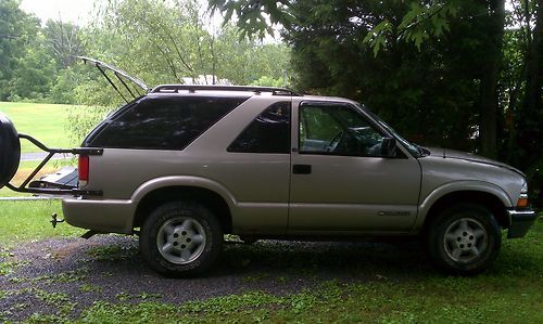 2000 chevrolet blazer 4x4 ls , 2 dr , 4.3 v6 , it needs some work (great price)