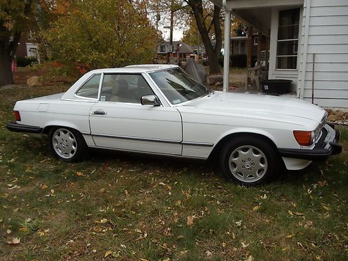 White, all original 1986 mercedez benz 560 sl roadster covertible mint condition