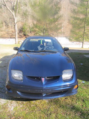 2002 Pontiac Sunfire SE Sedan 4-Door 2.2L, image 2