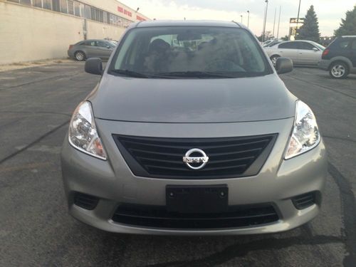 2013 nissan versa 1.6 s sedan 4-door-5 speed manual transmission -