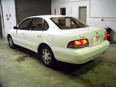 NO RESERVE...NEW CAR TRADE...LEATHER, image 2