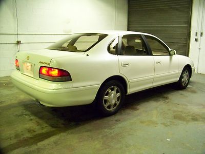 NO RESERVE...NEW CAR TRADE...LEATHER, image 3