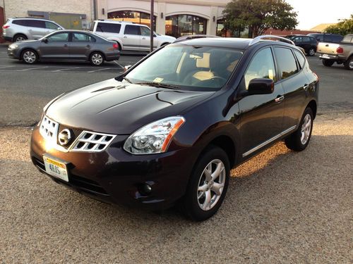 2011 nissan rogue ***like new***