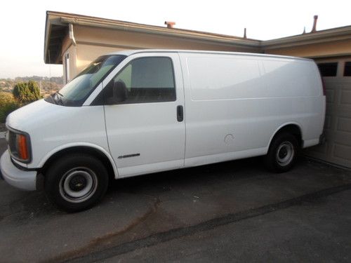 2002 chevrolet express 2500 base standard passenger van 3-door 5.7l