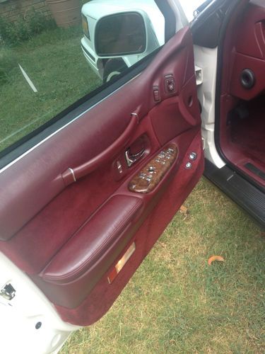 1995 Lincoln Town Car Executive Sedan 4-Door 4.6L, image 2