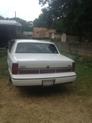 1995 Lincoln Town Car Executive Sedan 4-Door 4.6L, image 8
