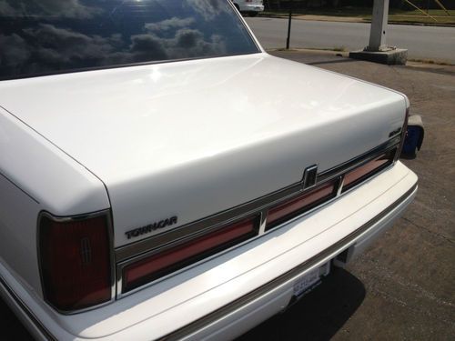 1995 Lincoln Town Car Executive Sedan 4-Door 4.6L, image 19