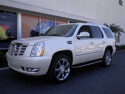 2012 luxury 6.2l auto white diamond tricoat low miles!!