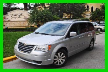 2009 chrysler town &amp; country touring 25th anniv. edition, fully loaded, must see