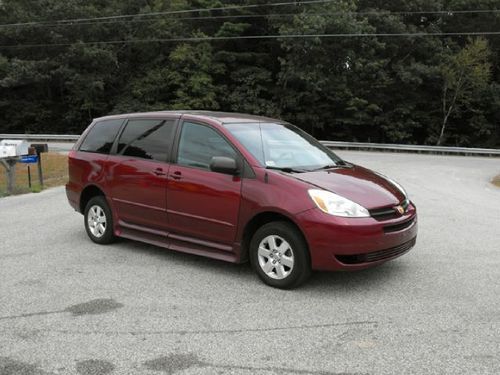 2004 toyota sienna le handicap wheelchair van    49,376 mi.