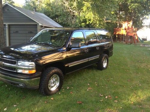 2005 chevy suburban 1500 4x4 one owner vehicle 9 passenger extremely clean!!!